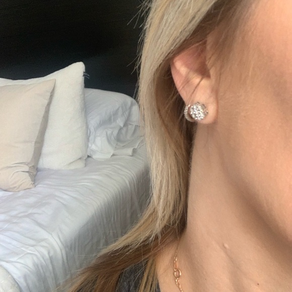 Genuine Custer Diamond earrings set in 10K white gold - Picture 3 of 13